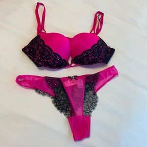 Victoria’s Secret miraculous plunge bra set 34b M